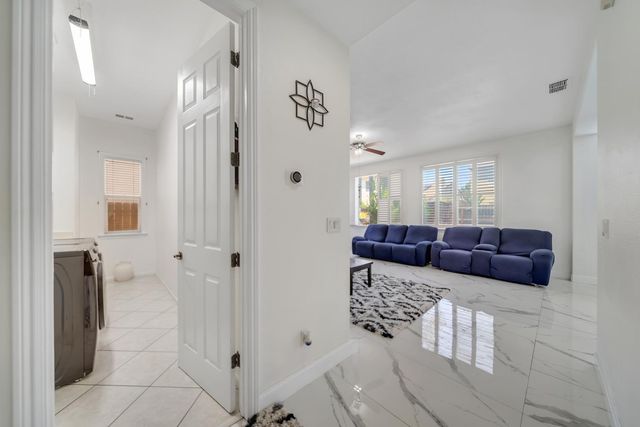 2105 Steinbeck, Modesto, CA 95356