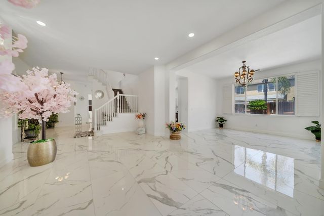 2105 Steinbeck, Modesto, CA 95356