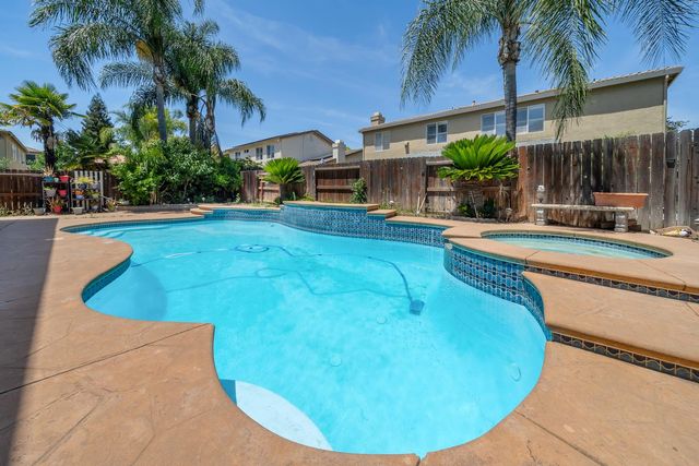 2105 Steinbeck, Modesto, CA 95356
