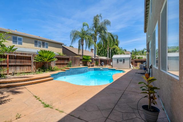 2105 Steinbeck, Modesto, CA 95356
