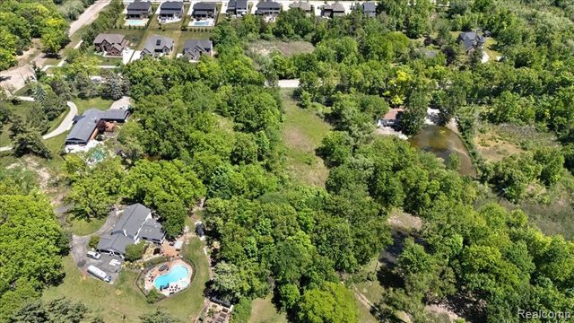 1111 Sheldon Road, Rochester Hills, MI 48306