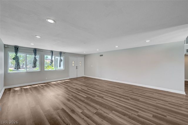 8708 Captains Place, Las Vegas, NV 89117