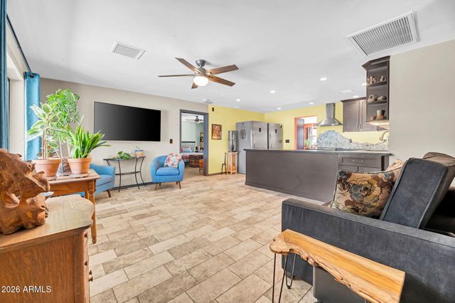2621 E SOUTH MOUNTAIN Avenue, Phoenix, AZ 85042