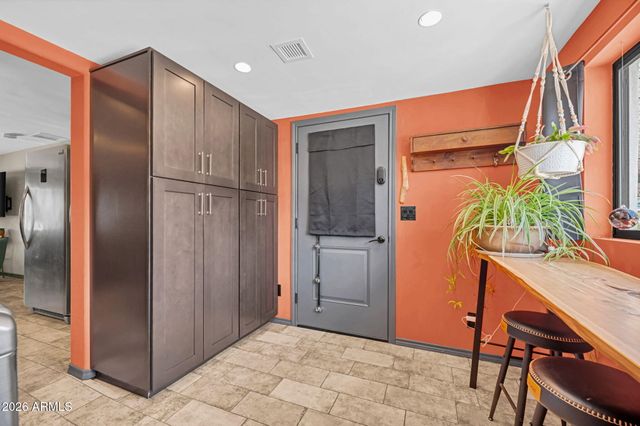 2621 E SOUTH MOUNTAIN Avenue, Phoenix, AZ 85042