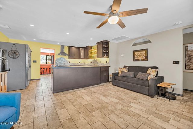 2621 E SOUTH MOUNTAIN Avenue, Phoenix, AZ 85042