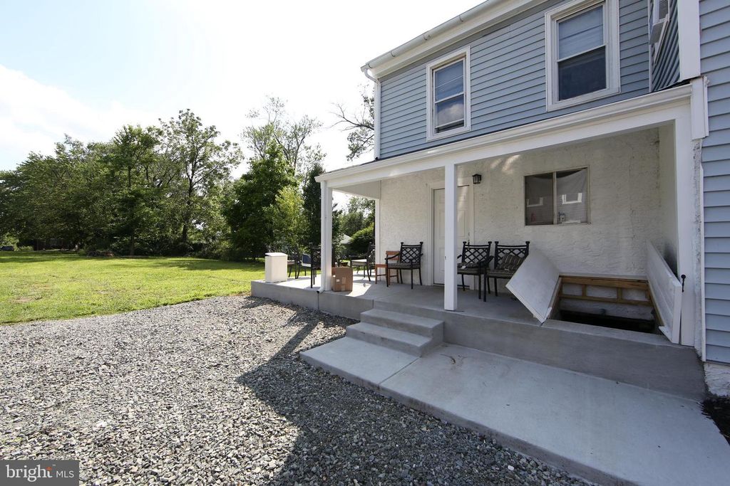 2318 E HIGH ST, POTTSTOWN, PA 19464 — photo 3