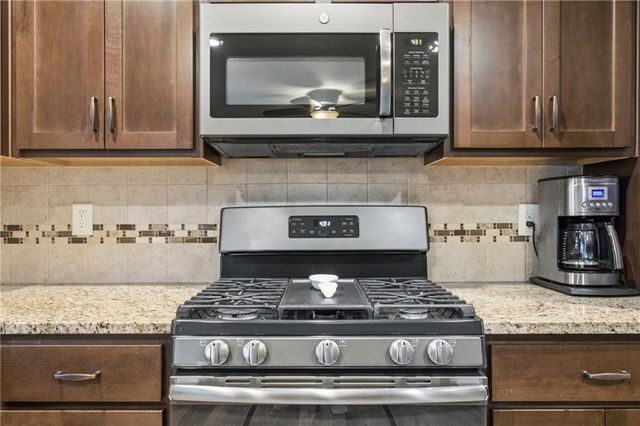 16704 Ellisonway Way, Independence, MO 64055