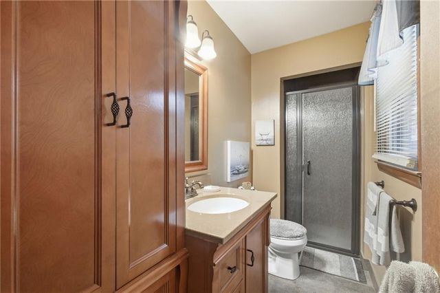 16704 Ellisonway Way, Independence, MO 64055