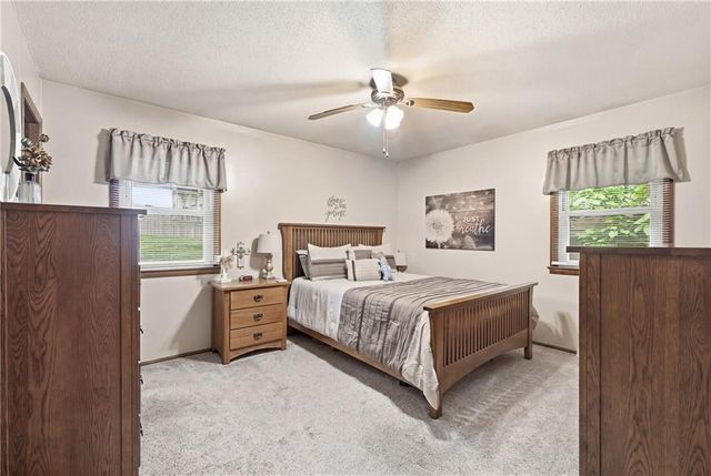 16704 Ellisonway Way, Independence, MO 64055