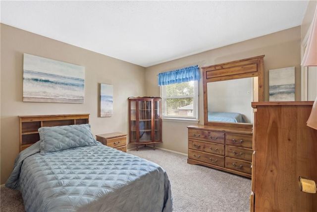 16704 Ellisonway Way, Independence, MO 64055