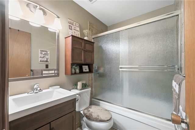 16704 Ellisonway Way, Independence, MO 64055