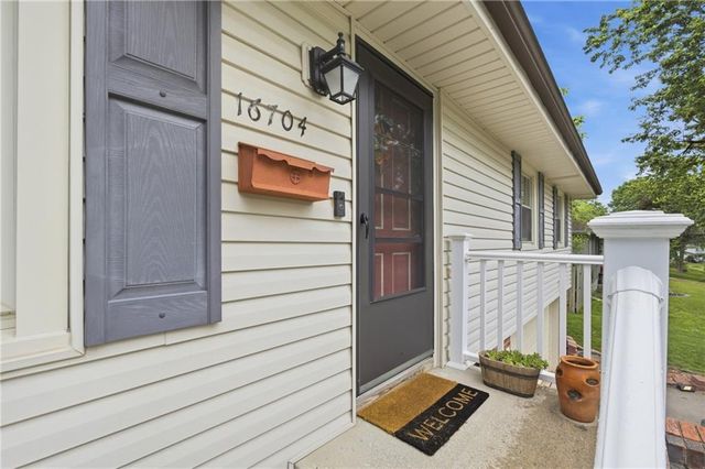 16704 Ellisonway Way, Independence, MO 64055
