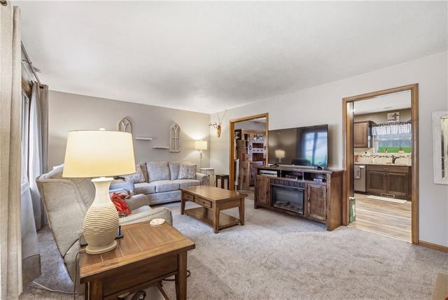 16704 Ellisonway Way, Independence, MO 64055