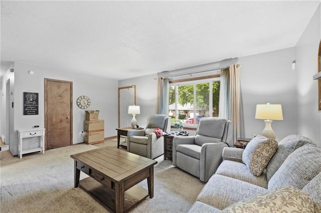 16704 Ellisonway Way, Independence, MO 64055
