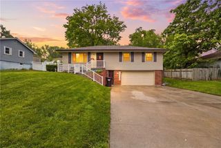 16704 Ellisonway Way, Independence, MO 64055