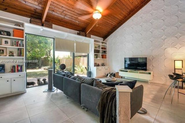 2869 W Trade Avenue, Miami, FL 33133