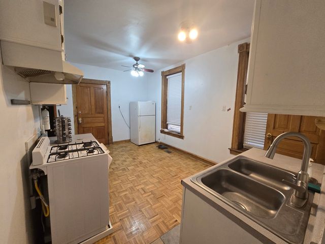 1736 W Beach Avenue 1, Chicago, IL 60622