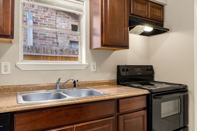 7803 Bunker Wood Lane, Houston, TX 77086