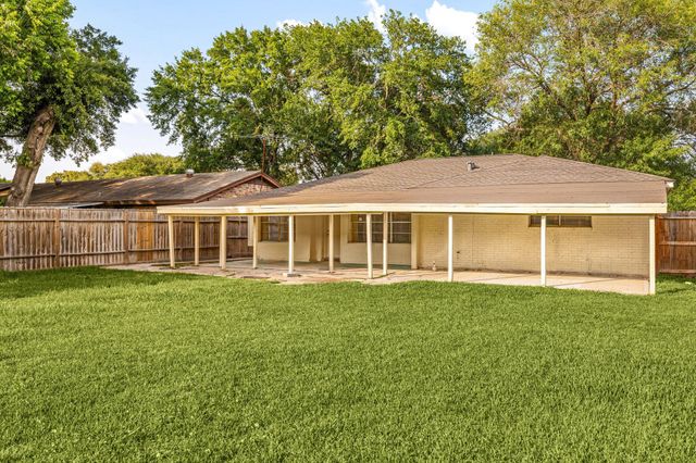 7803 Bunker Wood Lane, Houston, TX 77086