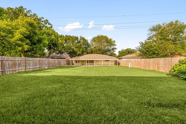 7803 Bunker Wood Lane, Houston, TX 77086