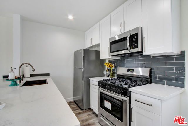 14849 Vanowen Street, Van Nuys (los Angeles), CA 91405