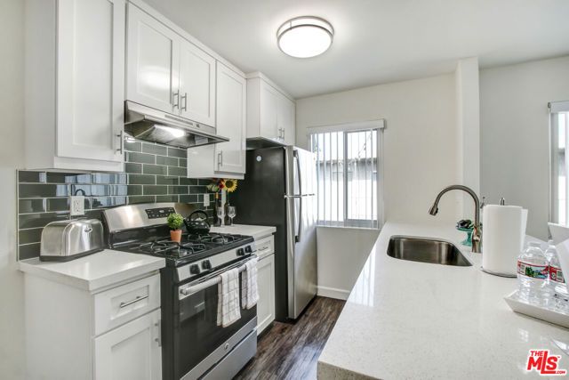 14849 Vanowen Street, Van Nuys (los Angeles), CA 91405