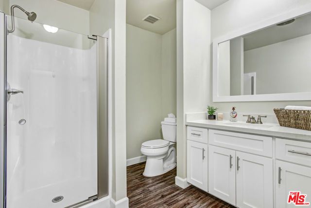 14849 Vanowen Street, Van Nuys (los Angeles), CA 91405