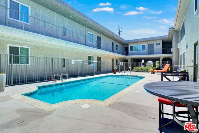 14849 Vanowen Street, Van Nuys (los Angeles), CA 91405