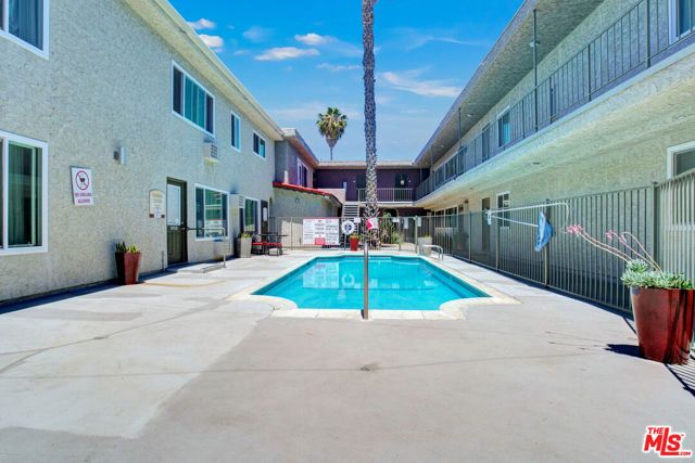 14849 Vanowen Street, Van Nuys (los Angeles), CA 91405