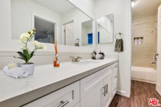 14849 Vanowen Street, Van Nuys (los Angeles), CA 91405