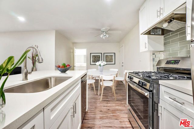 14849 Vanowen Street, Van Nuys (los Angeles), CA 91405
