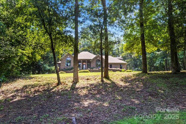 107 Creekwood Drive, Dallas, NC 28034