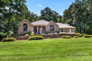 107 Creekwood Drive, Dallas, NC 28034