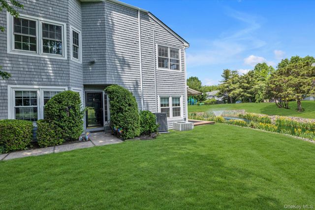 35 Lakebridge Drive S, Kings Park, NY 11754