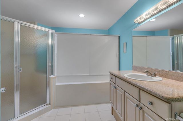 35 Lakebridge Drive S, Kings Park, NY 11754