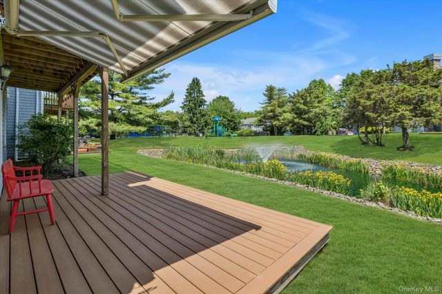 35 Lakebridge Drive S, Kings Park, NY 11754