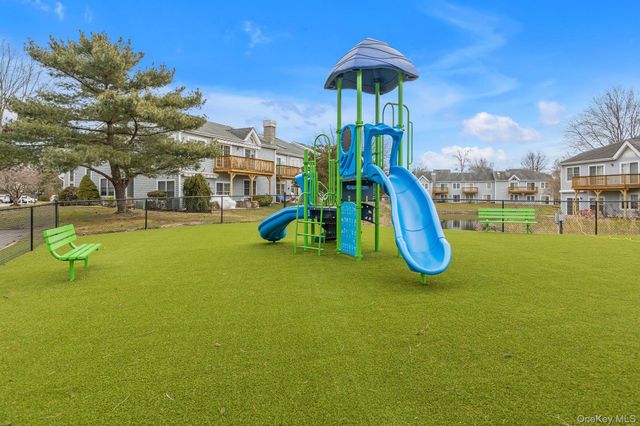 35 Lakebridge Drive S, Kings Park, NY 11754