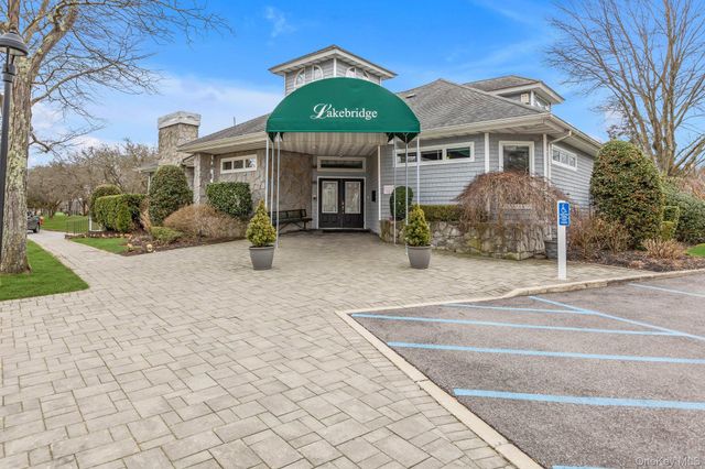 35 Lakebridge Drive S, Kings Park, NY 11754