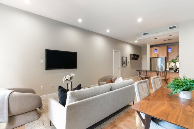 70 Lincoln St L219, Boston, MA 02111