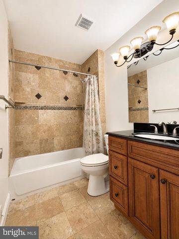 11 WOSNIAK CT, Lawrenceville, NJ 08648