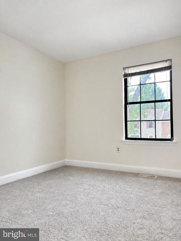 11 WOSNIAK CT, Lawrenceville, NJ 08648