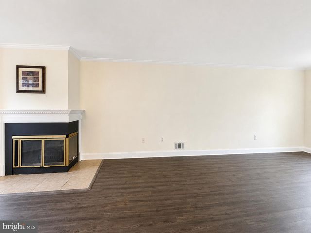 11 WOSNIAK CT, Lawrenceville, NJ 08648
