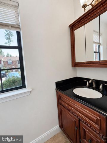 11 WOSNIAK CT, Lawrenceville, NJ 08648