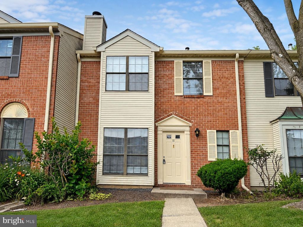 11 WOSNIAK CT, Lawrenceville, NJ 08648