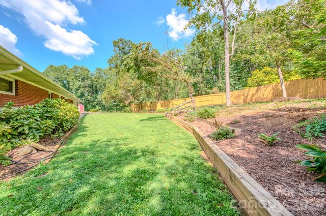 105 Alexander Avenue, Swannanoa, NC 28778