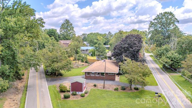 105 Alexander Avenue, Swannanoa, NC 28778