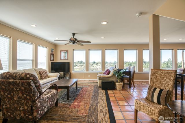 27 Ocean Lane, Copalis Beach, WA 98535