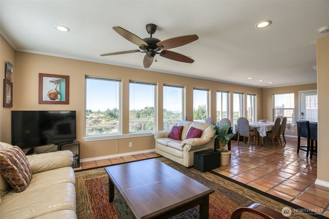 27 Ocean Lane, Copalis Beach, WA 98535