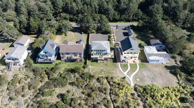 27 Ocean Lane, Copalis Beach, WA 98535