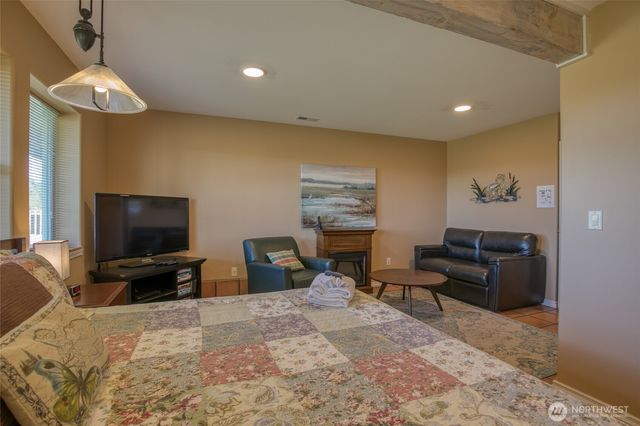 27 Ocean Lane, Copalis Beach, WA 98535